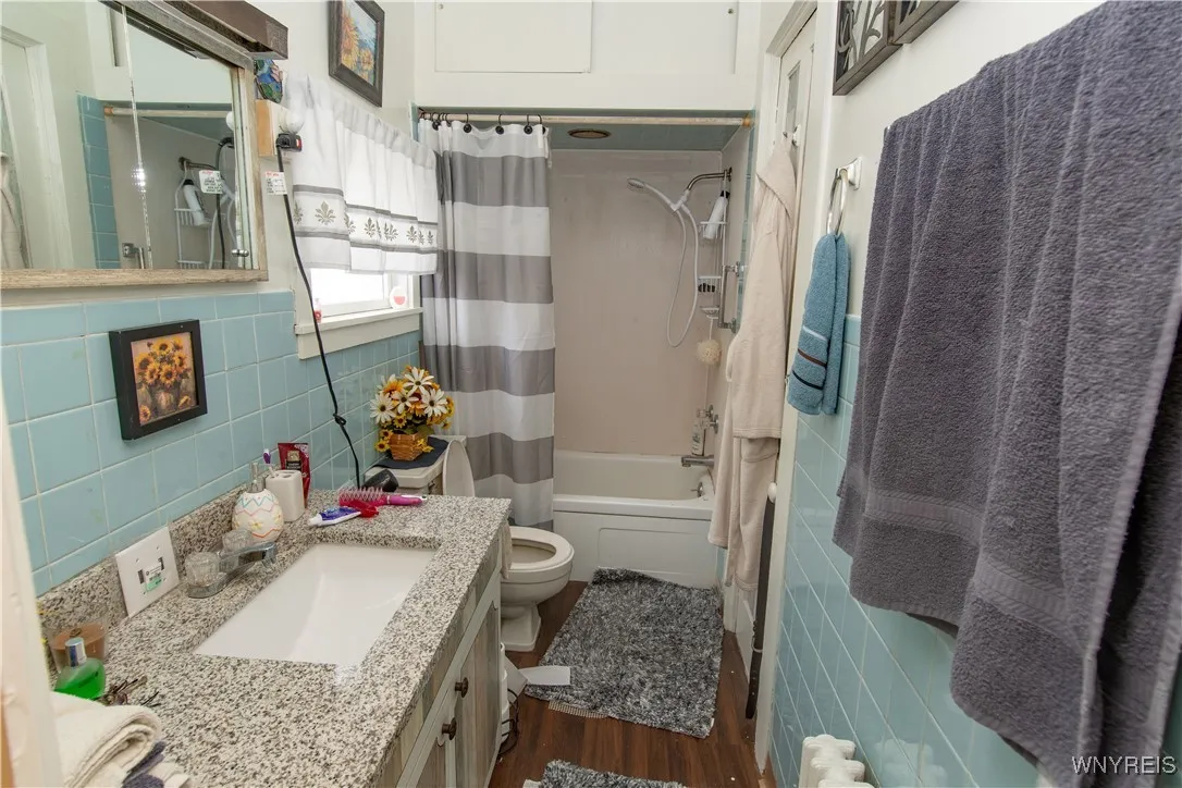 back unit bathroom