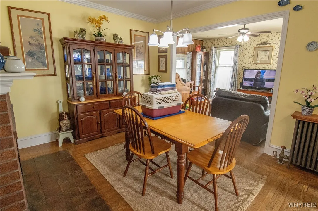 front unit dining