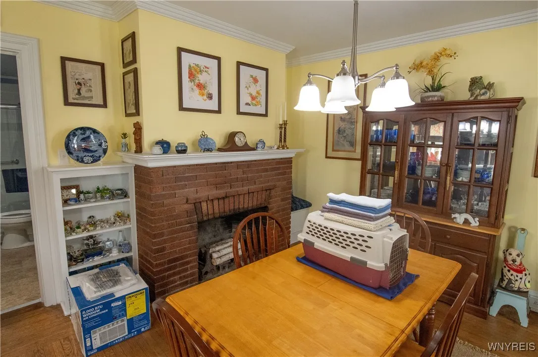 front unit dining