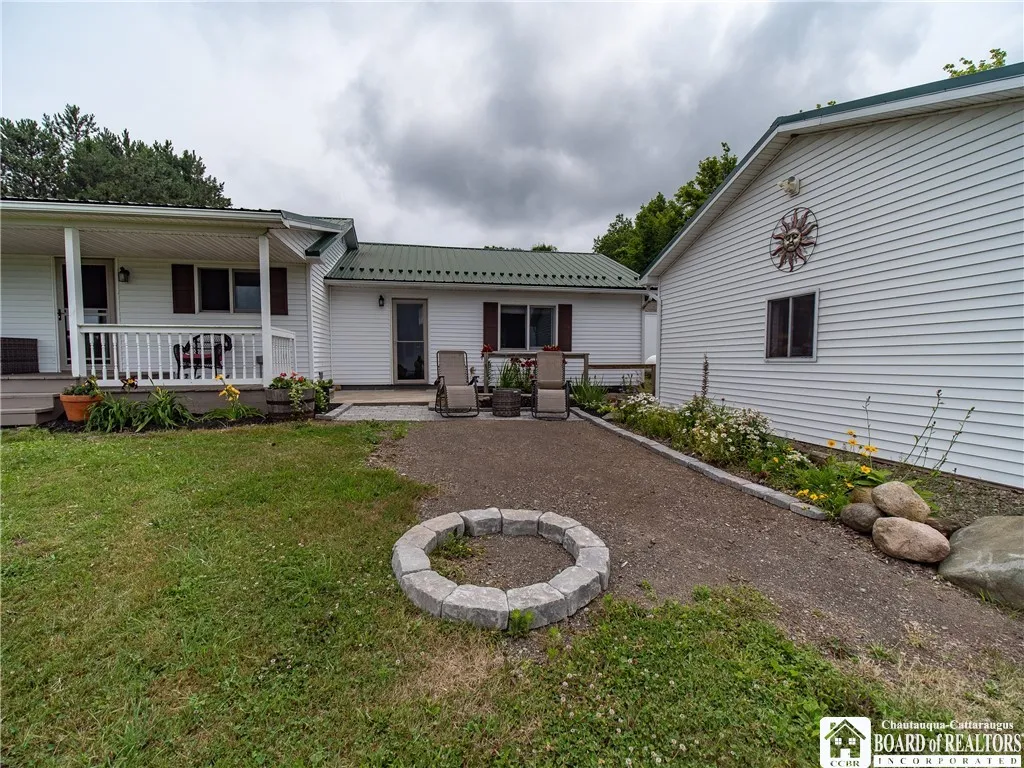 8800 Harmon Hill Road, Pomfret, New York 14063, Pomfret, New York 14063, 2 Bedrooms Bedrooms, 6 Rooms Rooms,1 BathroomBathrooms,Residential,For Sale,8800 Harmon Hill Road, Pomfret, New York 14063,R1621501