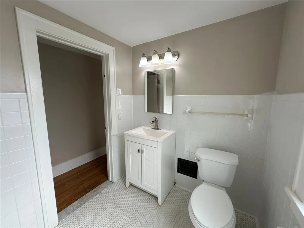44 Parkwood Road, Rochester, New York 14615, Rochester, New York 14615, 3 Bedrooms Bedrooms, 6 Rooms Rooms,2 BathroomsBathrooms,Residential Lease,For Rent,44 Parkwood Road, Rochester, New York 14615,R1620955