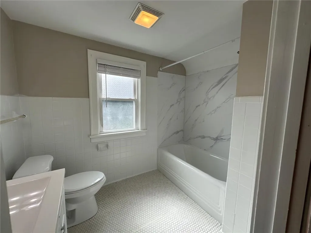 44 Parkwood Road, Rochester, New York 14615, Rochester, New York 14615, 3 Bedrooms Bedrooms, 6 Rooms Rooms,2 BathroomsBathrooms,Residential Lease,For Rent,44 Parkwood Road, Rochester, New York 14615,R1620955