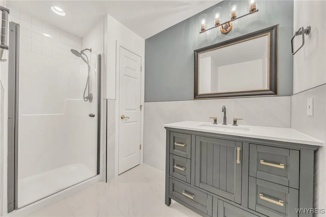 bath2 - 2nd floor