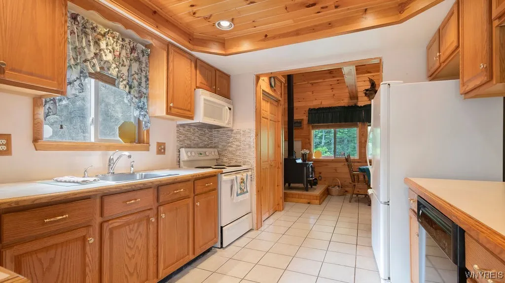 8911 Hoyett Road, Clarksville, New York 14727, Clarksville, New York 14727, 3 Bedrooms Bedrooms, 6 Rooms Rooms,1 BathroomBathrooms,Residential,For Sale,8911 Hoyett Road, Clarksville, New York 14727,B1621714