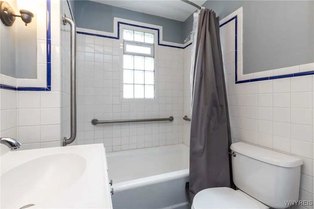 Full bath is convenient to all the bedrooms