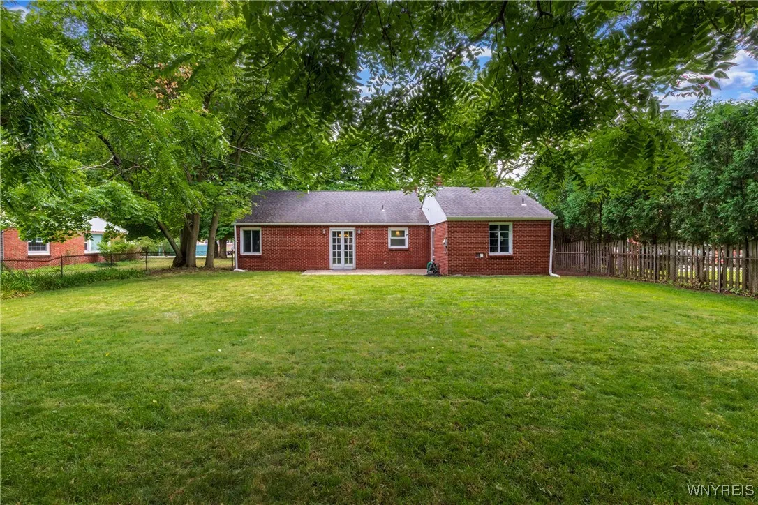 Nice shot of the back of the house and back yard - fully fenced!