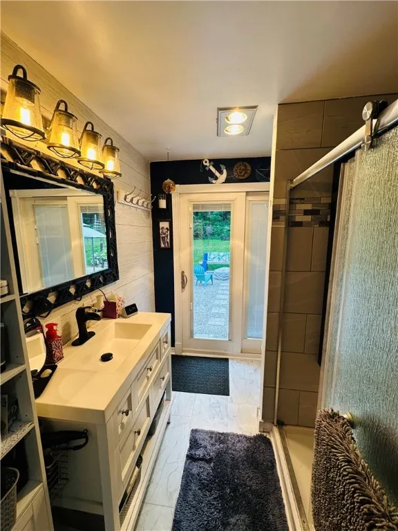 First floor full bath.