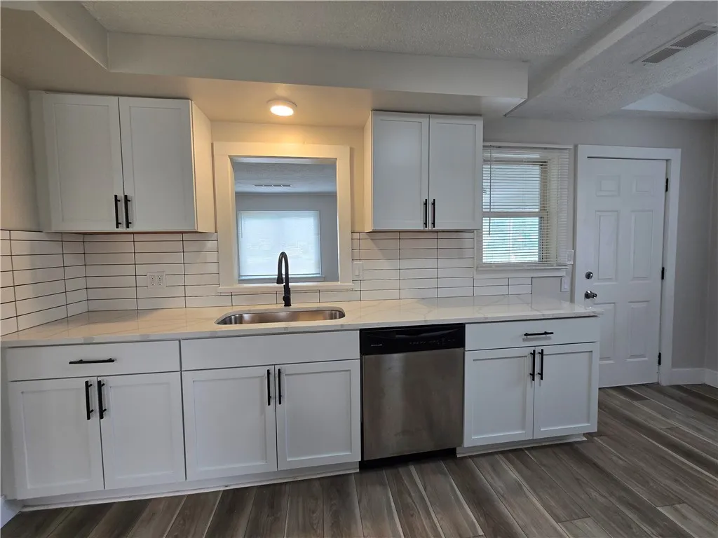 2381 Culver Road, Irondequoit, New York 14609, Irondequoit, New York 14609, 3 Bedrooms Bedrooms, 6 Rooms Rooms,2 BathroomsBathrooms,Residential,For Sale,2381 Culver Road, Irondequoit, New York 14609,R1621656