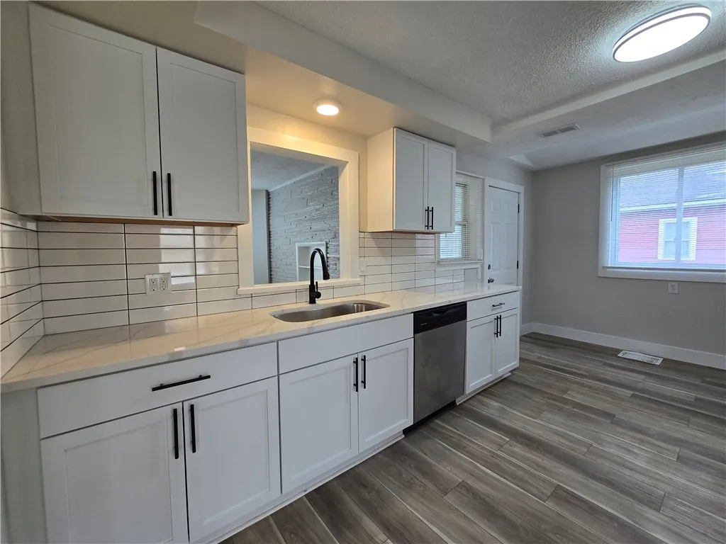 2381 Culver Road, Irondequoit, New York 14609, Irondequoit, New York 14609, 3 Bedrooms Bedrooms, 6 Rooms Rooms,2 BathroomsBathrooms,Residential,For Sale,2381 Culver Road, Irondequoit, New York 14609,R1621656