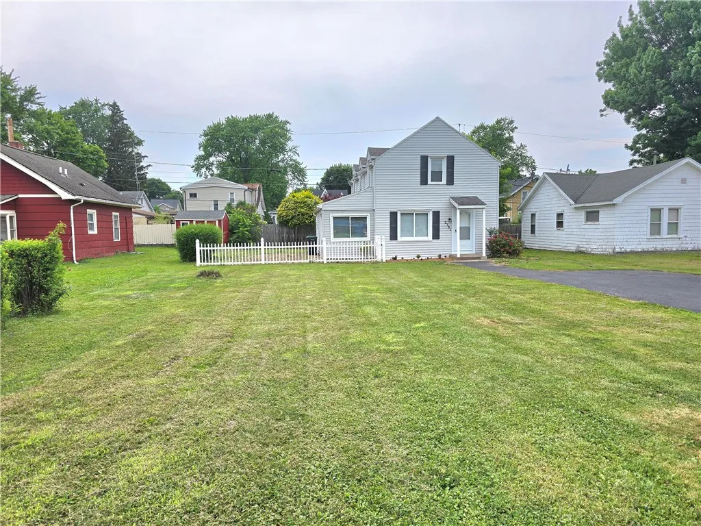 2381 Culver Road, Irondequoit, New York 14609, Irondequoit, New York 14609, 3 Bedrooms Bedrooms, 6 Rooms Rooms,2 BathroomsBathrooms,Residential,For Sale,2381 Culver Road, Irondequoit, New York 14609,R1621656