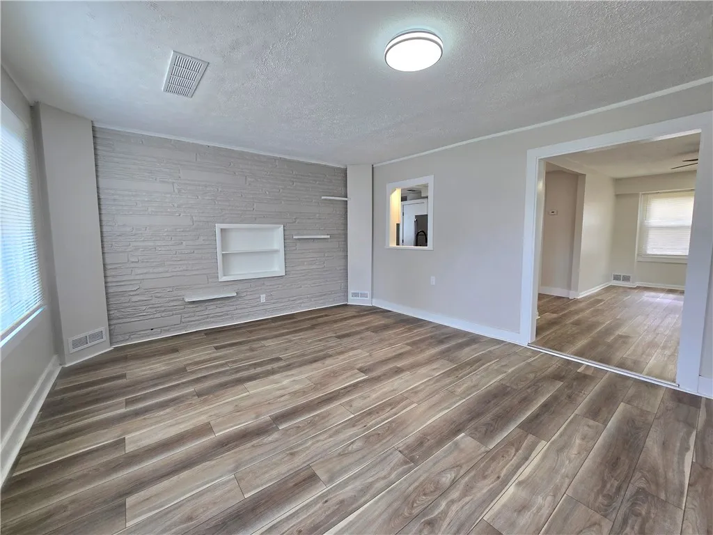2381 Culver Road, Irondequoit, New York 14609, Irondequoit, New York 14609, 3 Bedrooms Bedrooms, 6 Rooms Rooms,2 BathroomsBathrooms,Residential,For Sale,2381 Culver Road, Irondequoit, New York 14609,R1621656