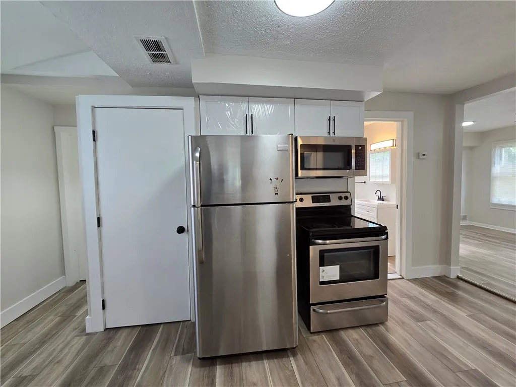2381 Culver Road, Irondequoit, New York 14609, Irondequoit, New York 14609, 3 Bedrooms Bedrooms, 6 Rooms Rooms,2 BathroomsBathrooms,Residential,For Sale,2381 Culver Road, Irondequoit, New York 14609,R1621656