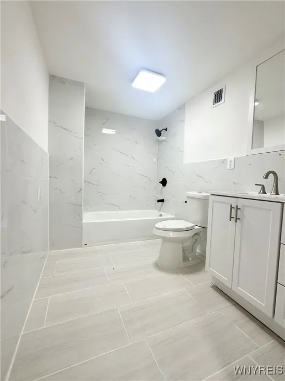 1433 Eggert Road, Amherst, New York 14226, Amherst, New York 14226, 3 Bedrooms Bedrooms, 6 Rooms Rooms,2 BathroomsBathrooms,Residential,For Sale,1433 Eggert Road, Amherst, New York 14226,B1621748