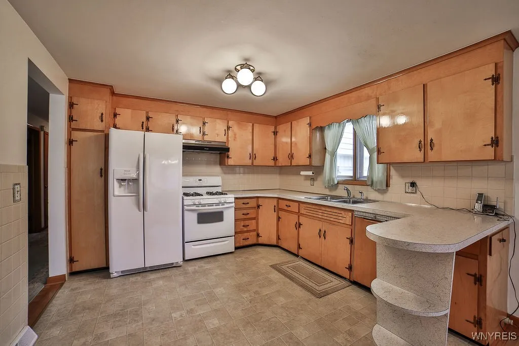 232 Joseph Drive, Tonawanda, New York 14150, Tonawanda, New York 14150, 5 Bedrooms Bedrooms, ,2 BathroomsBathrooms,Residential,For Sale,232 Joseph Drive, Tonawanda, New York 14150,B1621434