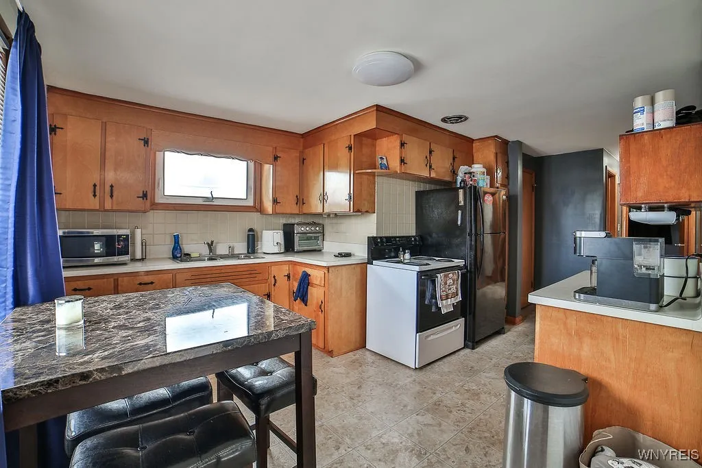 232 Joseph Drive, Tonawanda, New York 14150, Tonawanda, New York 14150, 5 Bedrooms Bedrooms, ,2 BathroomsBathrooms,Residential,For Sale,232 Joseph Drive, Tonawanda, New York 14150,B1621434