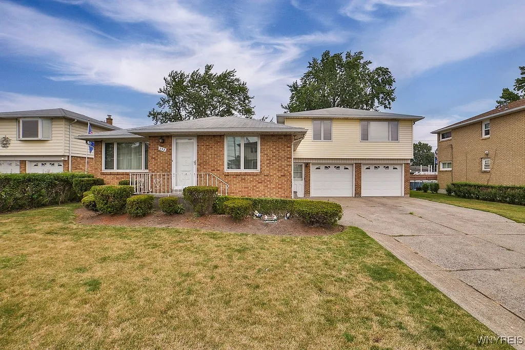 232 Joseph Drive, Tonawanda, New York 14150, Tonawanda, New York 14150, 5 Bedrooms Bedrooms, ,2 BathroomsBathrooms,Residential,For Sale,232 Joseph Drive, Tonawanda, New York 14150,B1621434