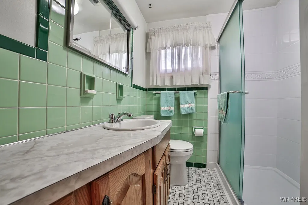 232 Joseph Drive, Tonawanda, New York 14150, Tonawanda, New York 14150, 5 Bedrooms Bedrooms, ,2 BathroomsBathrooms,Residential,For Sale,232 Joseph Drive, Tonawanda, New York 14150,B1621434