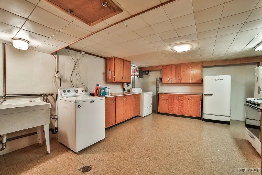 232 Joseph Drive, Tonawanda, New York 14150, Tonawanda, New York 14150, 5 Bedrooms Bedrooms, ,2 BathroomsBathrooms,Residential,For Sale,232 Joseph Drive, Tonawanda, New York 14150,B1621434