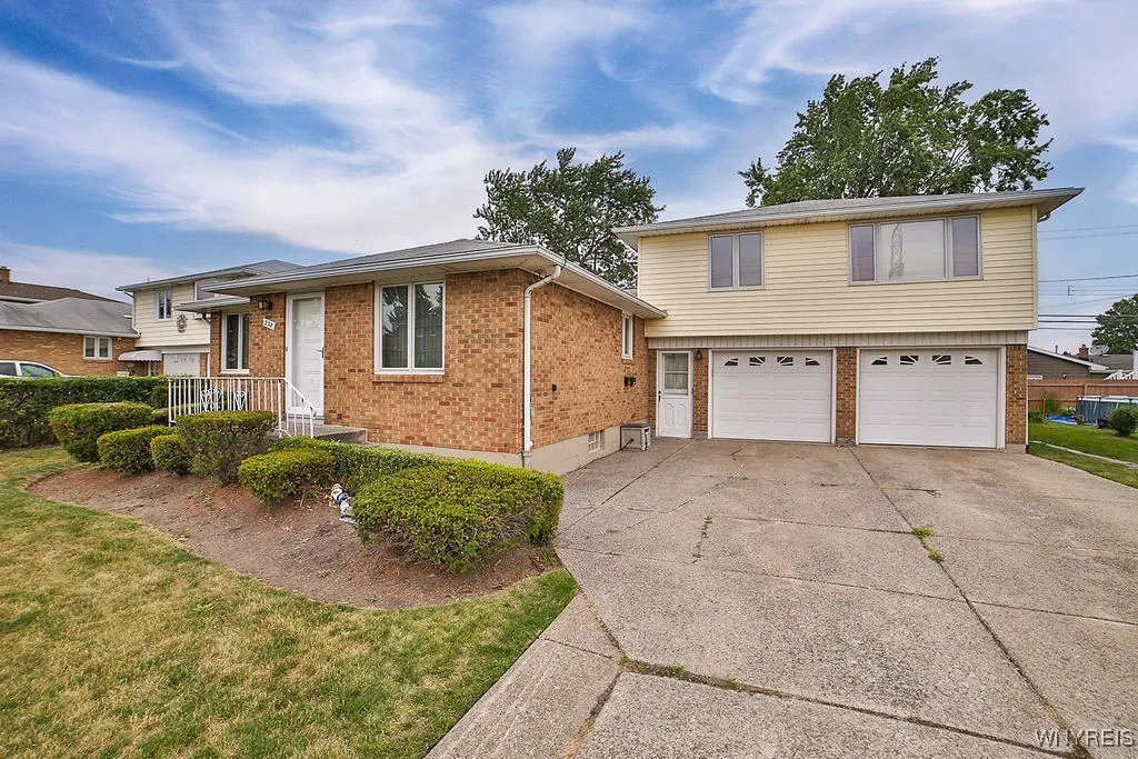 232 Joseph Drive, Tonawanda, New York 14150, Tonawanda, New York 14150, 5 Bedrooms Bedrooms, ,2 BathroomsBathrooms,Residential,For Sale,232 Joseph Drive, Tonawanda, New York 14150,B1621434