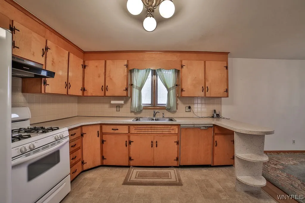 232 Joseph Drive, Tonawanda, New York 14150, Tonawanda, New York 14150, 5 Bedrooms Bedrooms, ,2 BathroomsBathrooms,Residential,For Sale,232 Joseph Drive, Tonawanda, New York 14150,B1621434