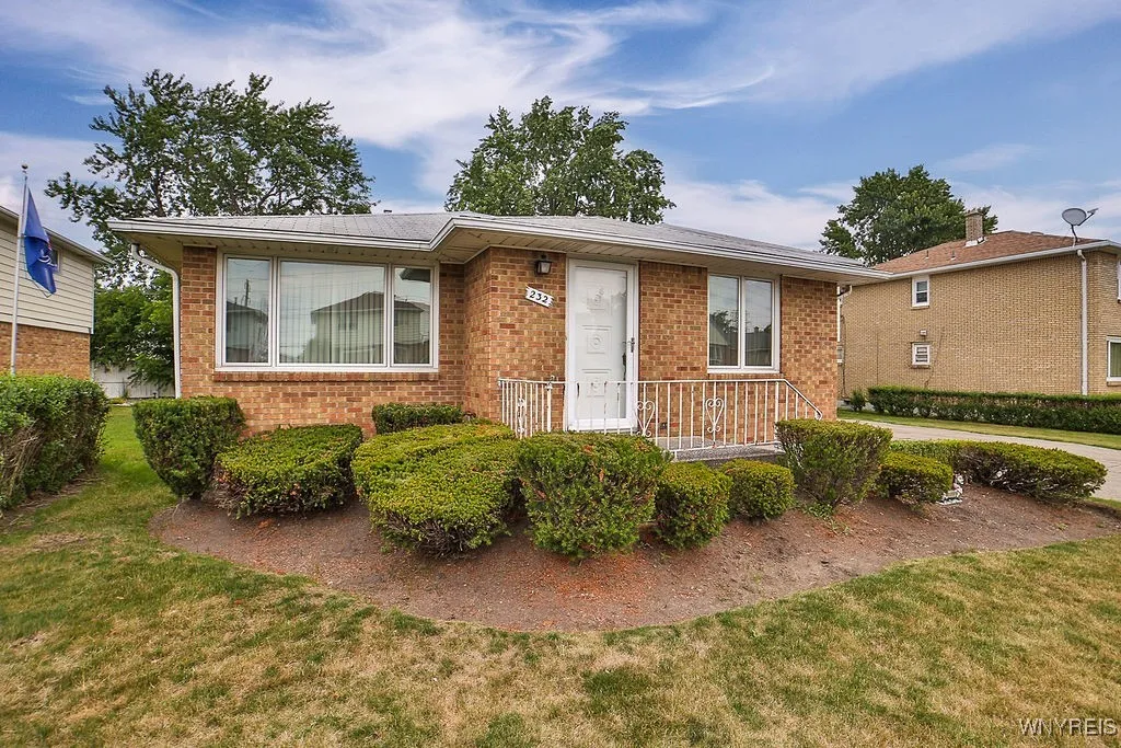 232 Joseph Drive, Tonawanda, New York 14150, Tonawanda, New York 14150, 5 Bedrooms Bedrooms, ,2 BathroomsBathrooms,Residential,For Sale,232 Joseph Drive, Tonawanda, New York 14150,B1621434