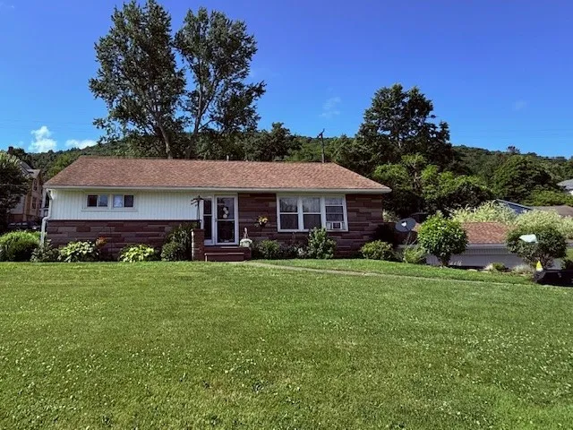 402 East Water Street, Smethport Boro, Pennsylvani, Smethport Boro, Pennsylvania 16749, 3 Bedrooms Bedrooms, 12 Rooms Rooms,2 BathroomsBathrooms,Residential,For Sale,402 East Water Street, Smethport Boro, Pennsylvani,R1621441