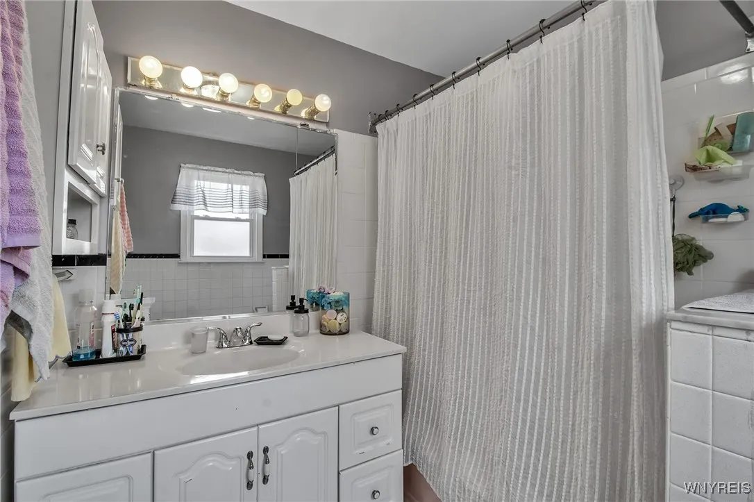 3491 Harlem Road, Cheektowaga, New York 14225, Cheektowaga, New York 14225, 3 Bedrooms Bedrooms, 5 Rooms Rooms,1 BathroomBathrooms,Residential,For Sale,3491 Harlem Road, Cheektowaga, New York 14225,B1619644