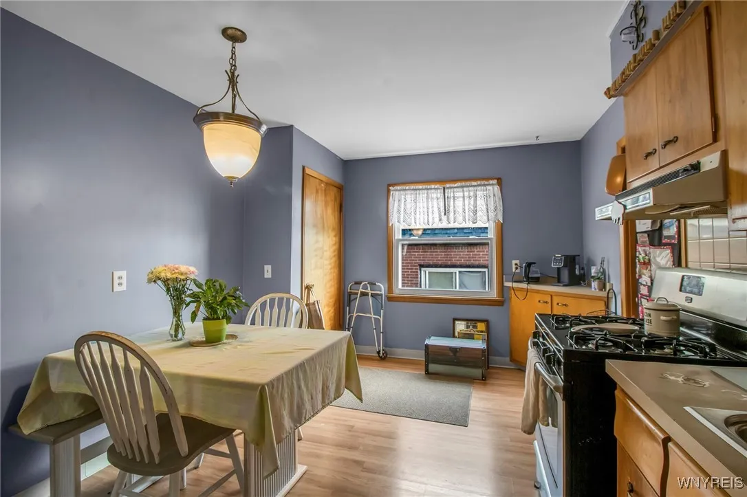 Eat-in Kitchen