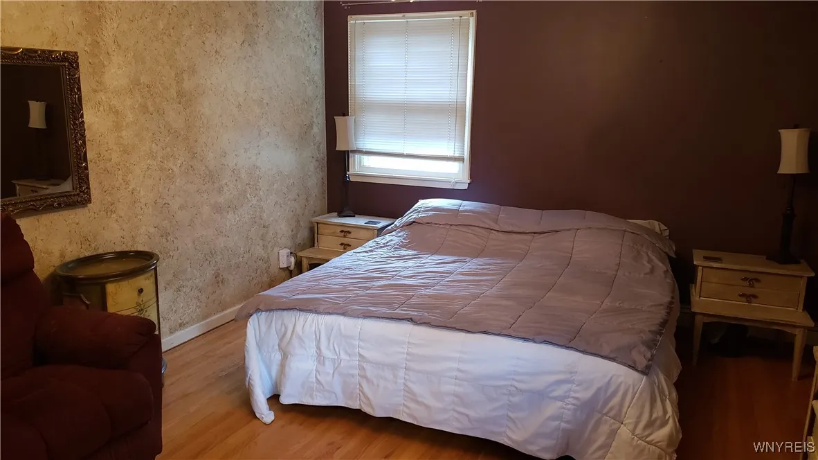 Master with bath & walk in closets