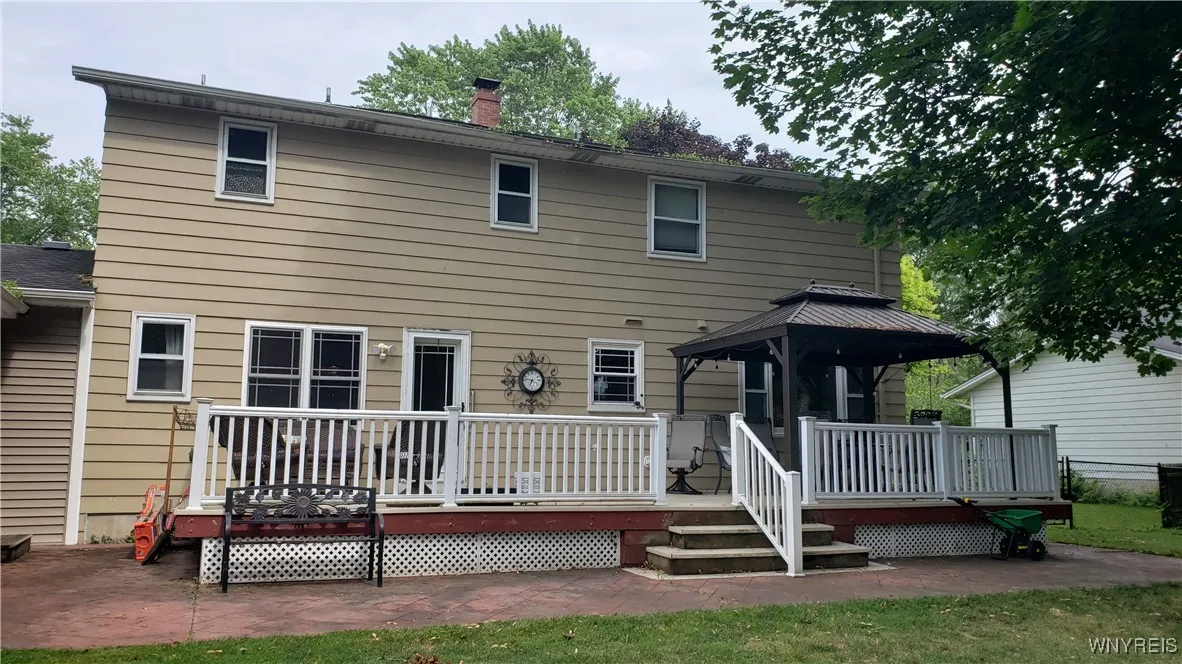 3504 Calvano Drive, Grand Island, New York 14072, Grand Island, New York 14072, 5 Bedrooms Bedrooms, 10 Rooms Rooms,3 BathroomsBathrooms,Residential,For Sale,3504 Calvano Drive, Grand Island, New York 14072,B1621279