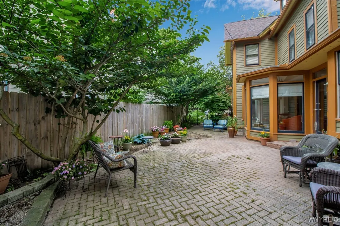 51 Park Street, Buffalo, New York 14201, Buffalo, New York 14201, 3 Bedrooms Bedrooms, 9 Rooms Rooms,2 BathroomsBathrooms,Residential,For Sale,51 Park Street, Buffalo, New York 14201,B1621209