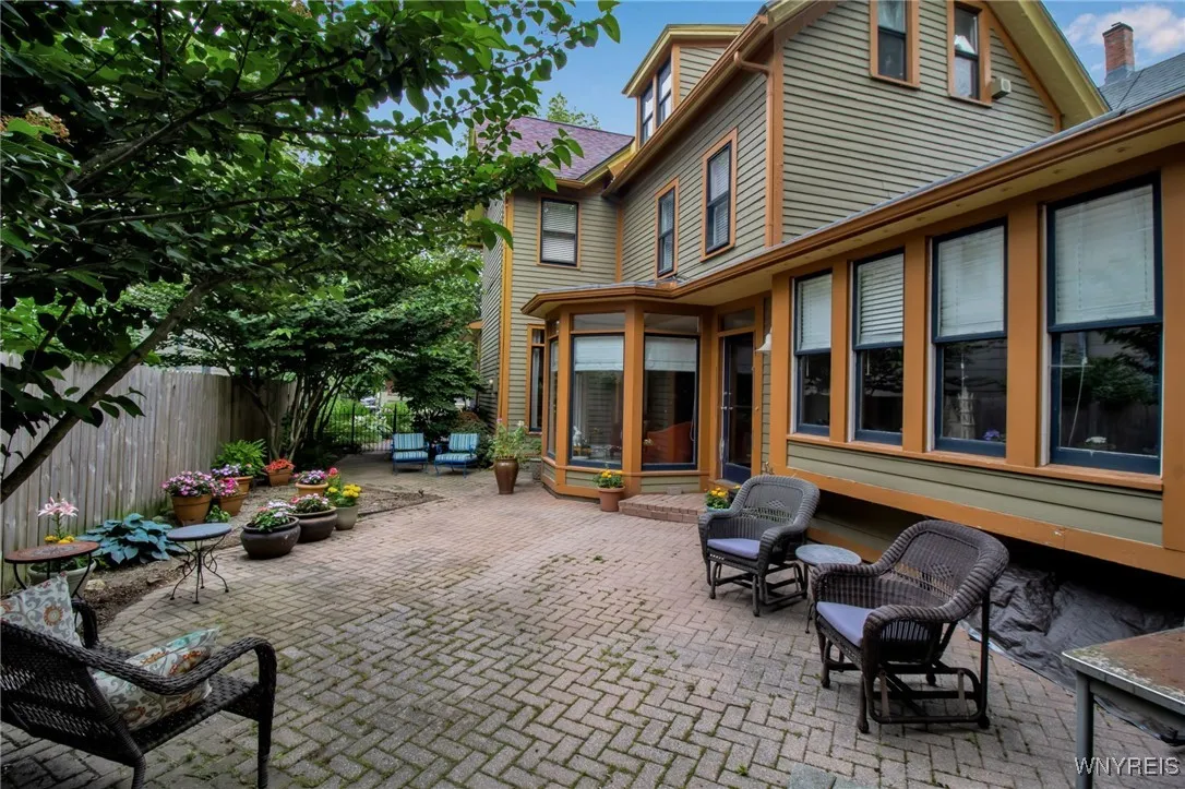 51 Park Street, Buffalo, New York 14201, Buffalo, New York 14201, 3 Bedrooms Bedrooms, 9 Rooms Rooms,2 BathroomsBathrooms,Residential,For Sale,51 Park Street, Buffalo, New York 14201,B1621209