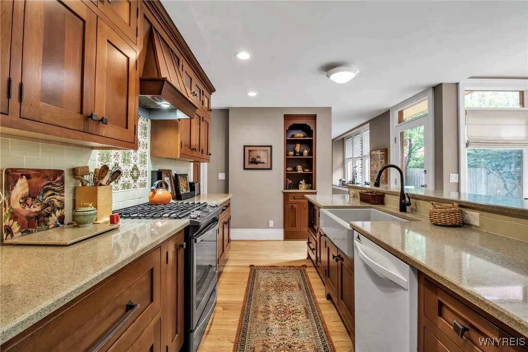 51 Park Street, Buffalo, New York 14201, Buffalo, New York 14201, 3 Bedrooms Bedrooms, 9 Rooms Rooms,2 BathroomsBathrooms,Residential,For Sale,51 Park Street, Buffalo, New York 14201,B1621209