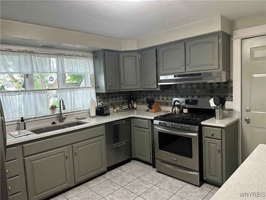 37 Woodmar Terrace, West Seneca, New York 14224, West Seneca, New York 14224, 4 Bedrooms Bedrooms, 8 Rooms Rooms,1 BathroomBathrooms,Residential,Closed,37 Woodmar Terrace, West Seneca, New York 14224,0,B1620021