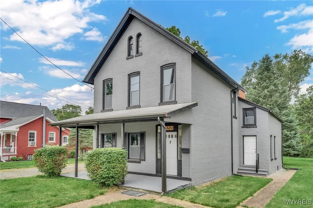 5592 Broadway Street, Lancaster, New York 14086, Lancaster, New York 14086, 5 Bedrooms Bedrooms, 8 Rooms Rooms,2 BathroomsBathrooms,Residential,For Sale,5592 Broadway Street, Lancaster, New York 14086,B1618988