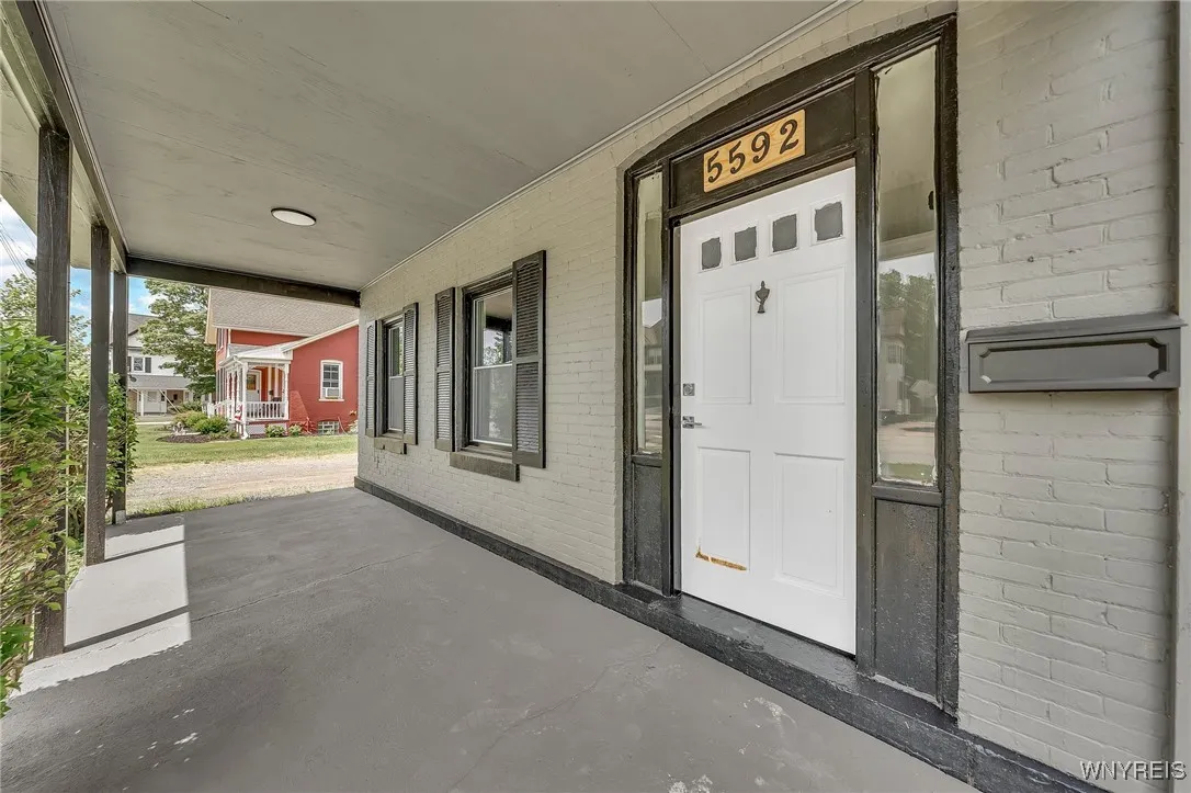 5592 Broadway Street, Lancaster, New York 14086, Lancaster, New York 14086, 5 Bedrooms Bedrooms, 8 Rooms Rooms,2 BathroomsBathrooms,Residential,For Sale,5592 Broadway Street, Lancaster, New York 14086,B1618988