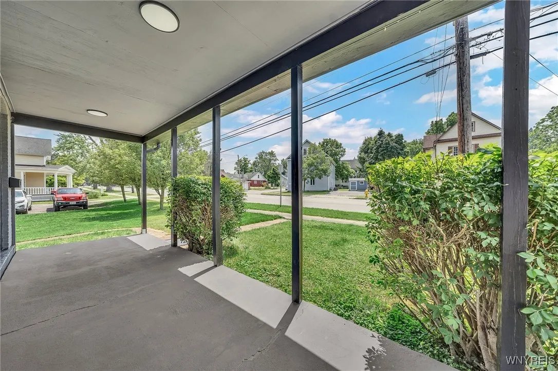 5592 Broadway Street, Lancaster, New York 14086, Lancaster, New York 14086, 5 Bedrooms Bedrooms, 8 Rooms Rooms,2 BathroomsBathrooms,Residential,For Sale,5592 Broadway Street, Lancaster, New York 14086,B1618988