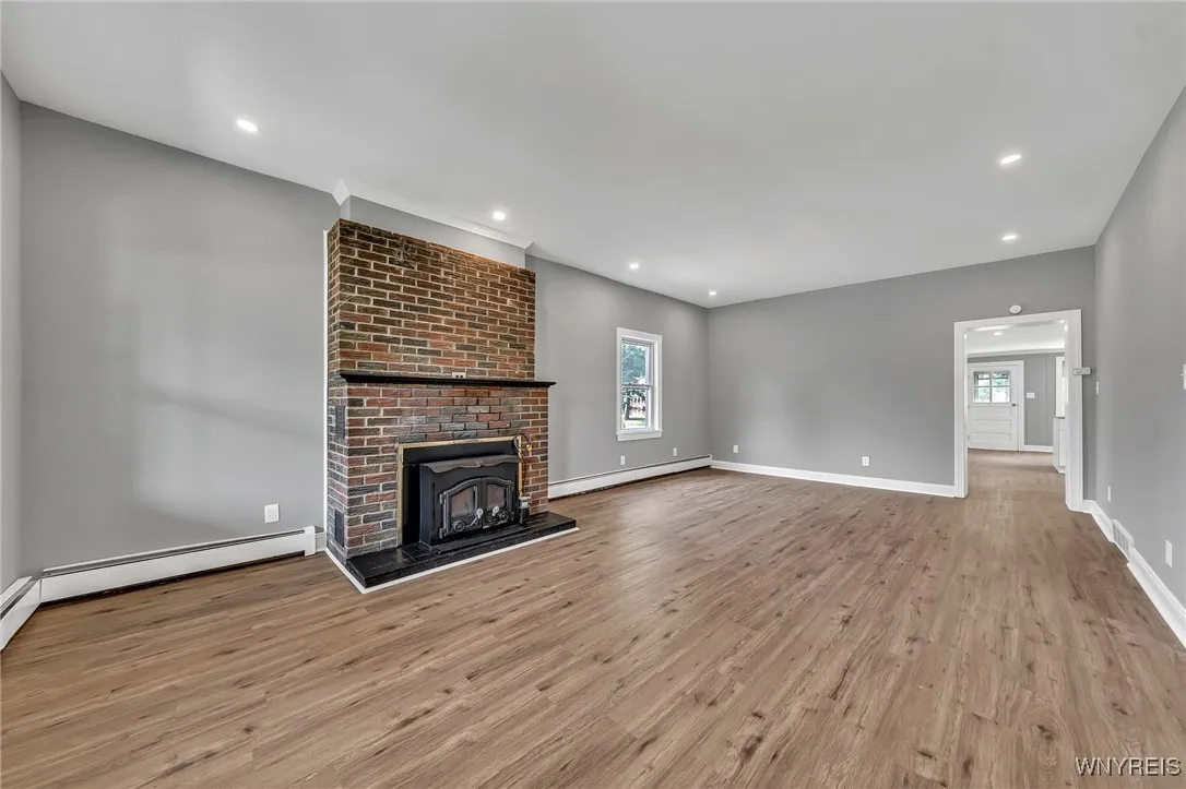 5592 Broadway Street, Lancaster, New York 14086, Lancaster, New York 14086, 5 Bedrooms Bedrooms, 8 Rooms Rooms,2 BathroomsBathrooms,Residential,For Sale,5592 Broadway Street, Lancaster, New York 14086,B1618988