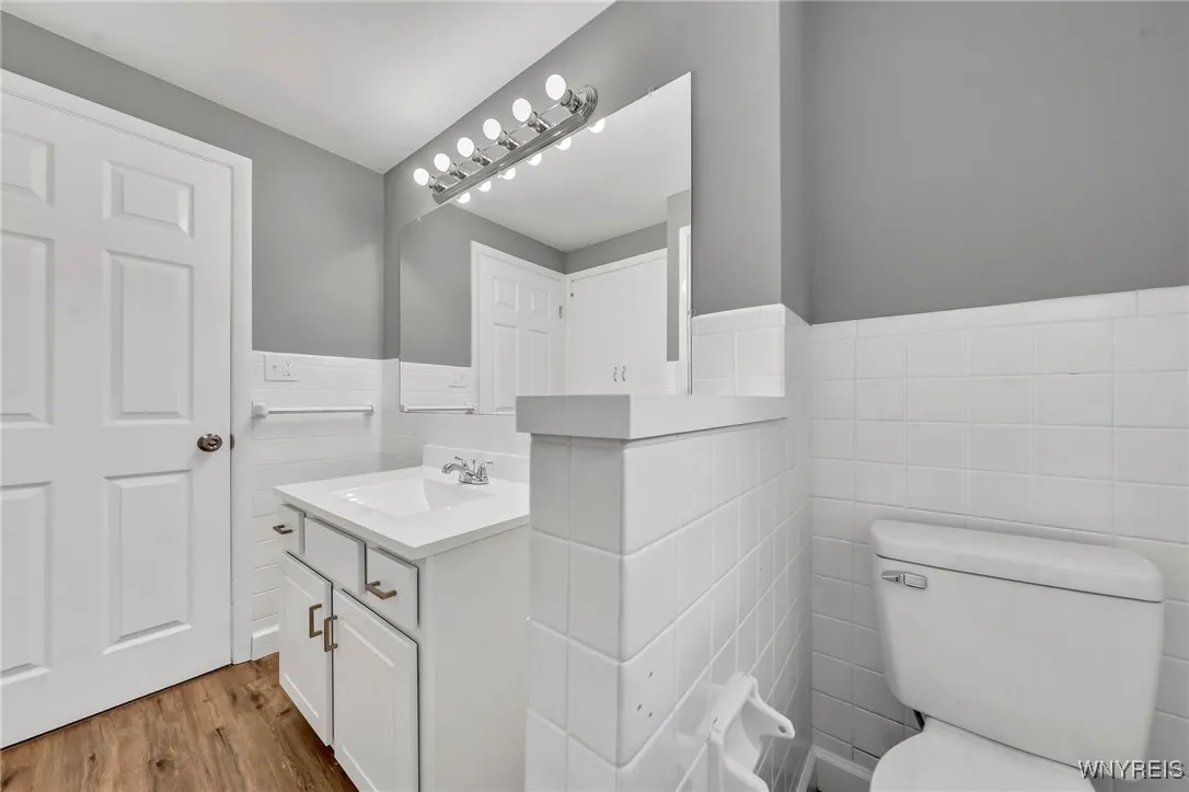 5592 Broadway Street, Lancaster, New York 14086, Lancaster, New York 14086, 5 Bedrooms Bedrooms, 8 Rooms Rooms,2 BathroomsBathrooms,Residential,For Sale,5592 Broadway Street, Lancaster, New York 14086,B1618988
