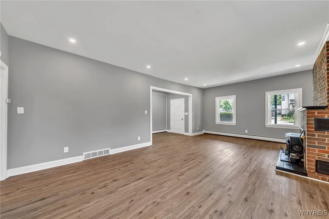 5592 Broadway Street, Lancaster, New York 14086, Lancaster, New York 14086, 5 Bedrooms Bedrooms, 8 Rooms Rooms,2 BathroomsBathrooms,Residential,For Sale,5592 Broadway Street, Lancaster, New York 14086,B1618988