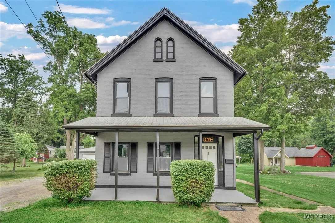 5592 Broadway Street, Lancaster, New York 14086, Lancaster, New York 14086, 5 Bedrooms Bedrooms, 8 Rooms Rooms,2 BathroomsBathrooms,Residential,For Sale,5592 Broadway Street, Lancaster, New York 14086,B1618988