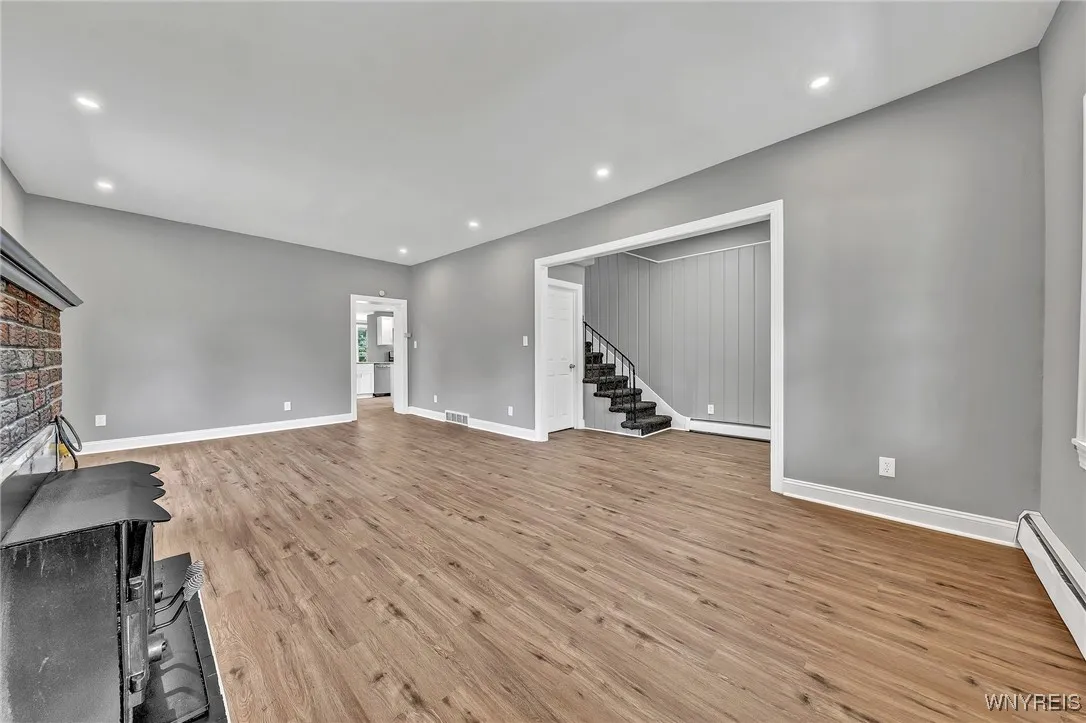 5592 Broadway Street, Lancaster, New York 14086, Lancaster, New York 14086, 5 Bedrooms Bedrooms, 8 Rooms Rooms,2 BathroomsBathrooms,Residential,For Sale,5592 Broadway Street, Lancaster, New York 14086,B1618988