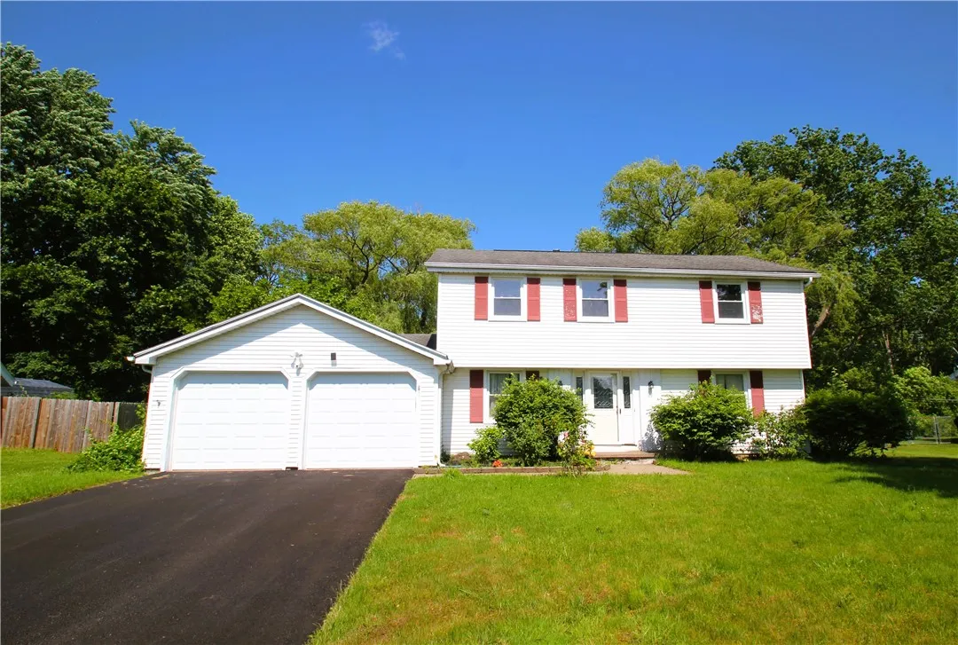 24 Lexington Parkway, Chili, New York 14624, Chili, New York 14624, 4 Bedrooms Bedrooms, 8 Rooms Rooms,1 BathroomBathrooms,Residential,For Sale,24 Lexington Parkway, Chili, New York 14624,R1621771