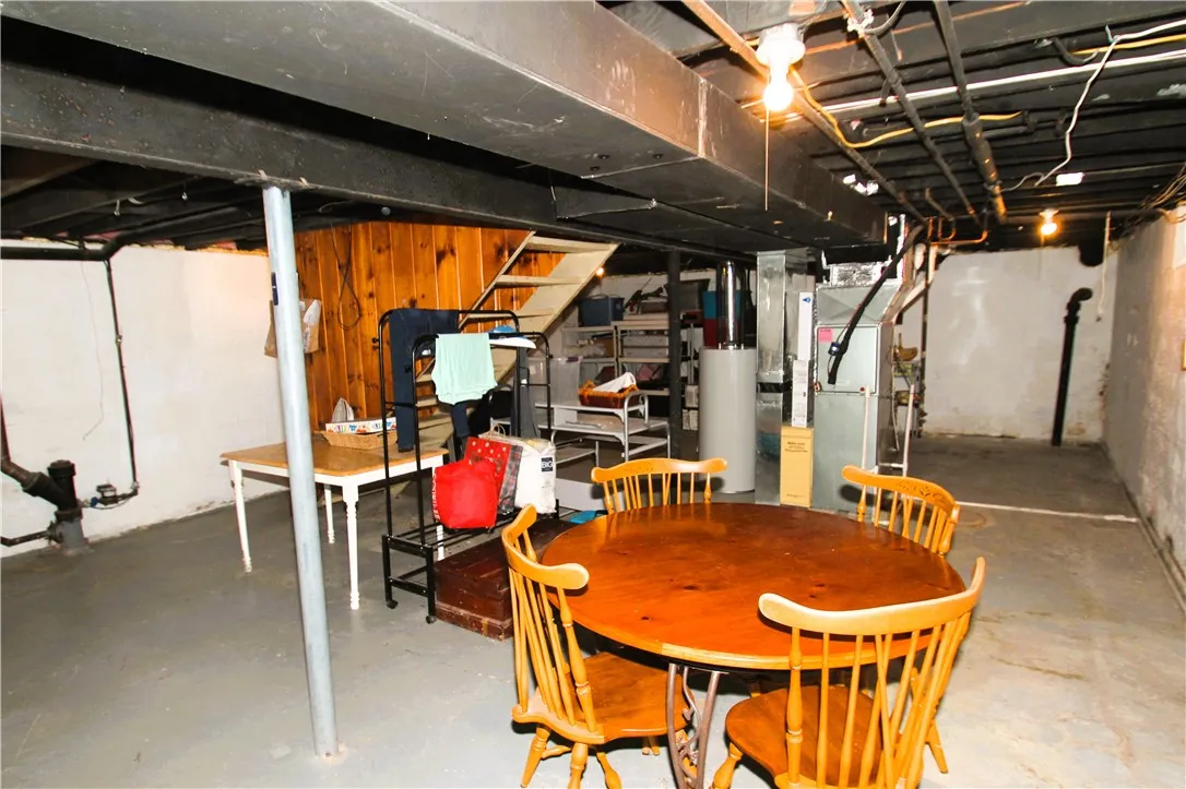 24 Lexington Parkway, Chili, New York 14624, Chili, New York 14624, 4 Bedrooms Bedrooms, 8 Rooms Rooms,1 BathroomBathrooms,Residential,For Sale,24 Lexington Parkway, Chili, New York 14624,R1621771