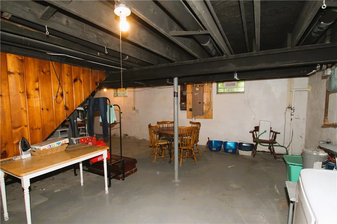 24 Lexington Parkway, Chili, New York 14624, Chili, New York 14624, 4 Bedrooms Bedrooms, 8 Rooms Rooms,1 BathroomBathrooms,Residential,For Sale,24 Lexington Parkway, Chili, New York 14624,R1621771