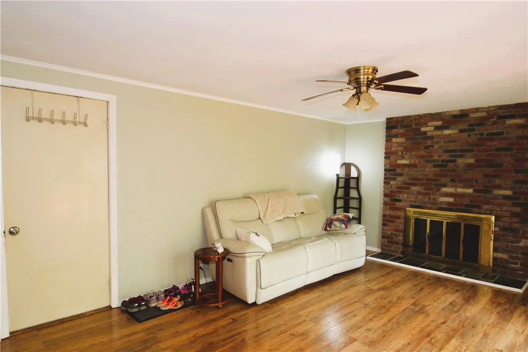 24 Lexington Parkway, Chili, New York 14624, Chili, New York 14624, 4 Bedrooms Bedrooms, 8 Rooms Rooms,1 BathroomBathrooms,Residential,For Sale,24 Lexington Parkway, Chili, New York 14624,R1621771