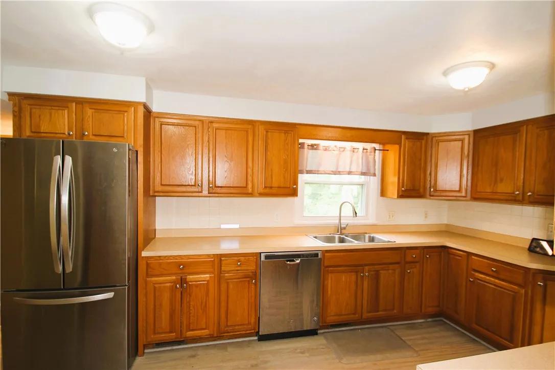 24 Lexington Parkway, Chili, New York 14624, Chili, New York 14624, 4 Bedrooms Bedrooms, 8 Rooms Rooms,1 BathroomBathrooms,Residential,For Sale,24 Lexington Parkway, Chili, New York 14624,R1621771