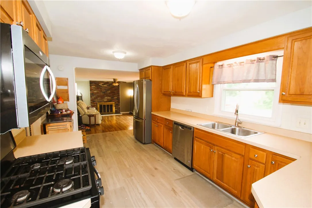 24 Lexington Parkway, Chili, New York 14624, Chili, New York 14624, 4 Bedrooms Bedrooms, 8 Rooms Rooms,1 BathroomBathrooms,Residential,For Sale,24 Lexington Parkway, Chili, New York 14624,R1621771