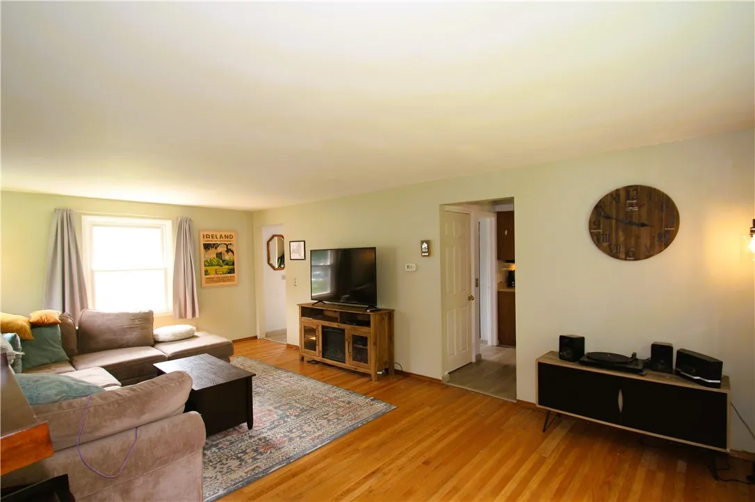 24 Lexington Parkway, Chili, New York 14624, Chili, New York 14624, 4 Bedrooms Bedrooms, 8 Rooms Rooms,1 BathroomBathrooms,Residential,For Sale,24 Lexington Parkway, Chili, New York 14624,R1621771