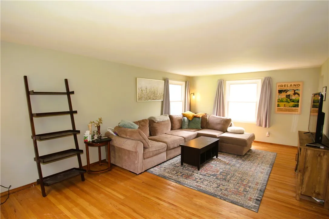 24 Lexington Parkway, Chili, New York 14624, Chili, New York 14624, 4 Bedrooms Bedrooms, 8 Rooms Rooms,1 BathroomBathrooms,Residential,For Sale,24 Lexington Parkway, Chili, New York 14624,R1621771